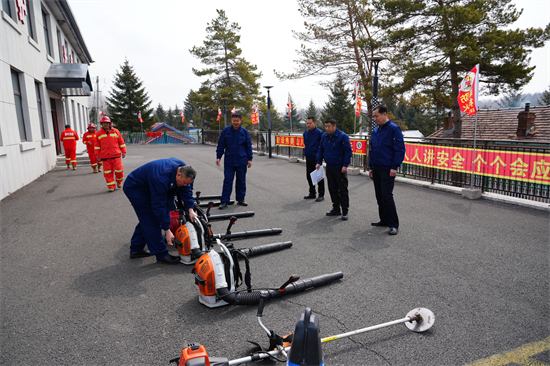 筑牢防火屏障  嚴守安全底線泉林公司開展清明節(jié)前森林防滅火及安全生產(chǎn)督導檢查（4）.jpg