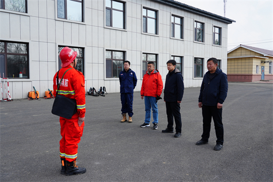 筑牢防火屏障  嚴守安全底線泉林公司開展清明節(jié)前森林防滅火及安全生產(chǎn)督導檢查（3）.jpg