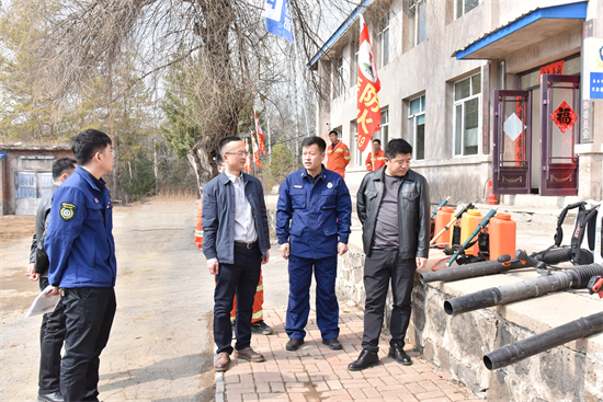 筑牢防火屏障  嚴守安全底線泉林公司開展清明節(jié)前森林防滅火及安全生產(chǎn)督導檢查（7）.jpg