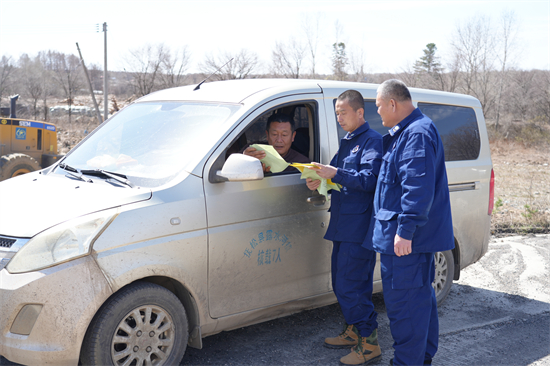 打好封山禁牧組合拳  筑牢生態(tài)安全防護網(wǎng)泉林公司開展封山禁牧專項宣傳活動（5）.jpg