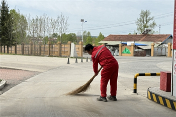 扮靚林區(qū)新顏值 共建綠色宜居家園 泉林公司全面開展環(huán)境綠化美化凈化專項行動（10）.jpg