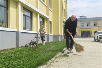 扮靚林區(qū)新顏值 共建綠色宜居家園 泉林公司全面開展環(huán)境綠化美化凈化專項行動（11）.jpg