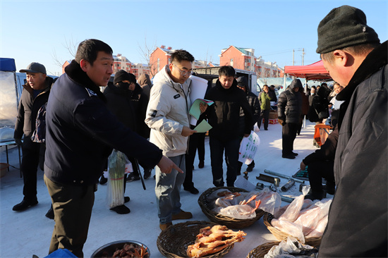 舌尖不碰“紅線” 生態(tài)方有“底線” 泉林公司開展野生動物保護(hù)普法宣傳活動（3）.jpg